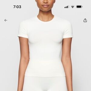 Skims NWOT Soft Smoothing Seamless Tee in Marble